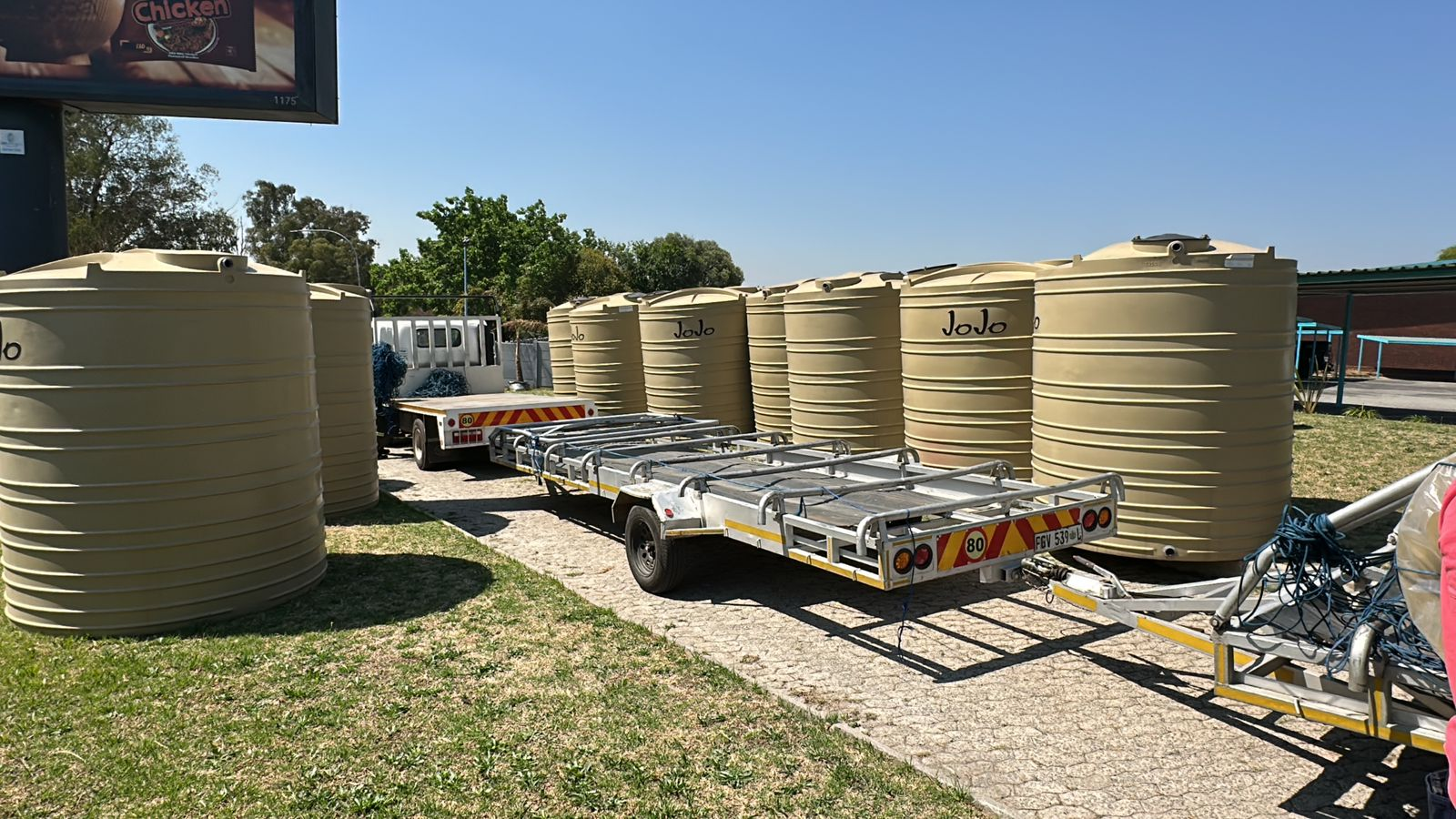 JOJO SOUTH AFRICA DONATES BACKUP WATER SUPPLY TO SANDRINGHAM HIGH SCHOOL!